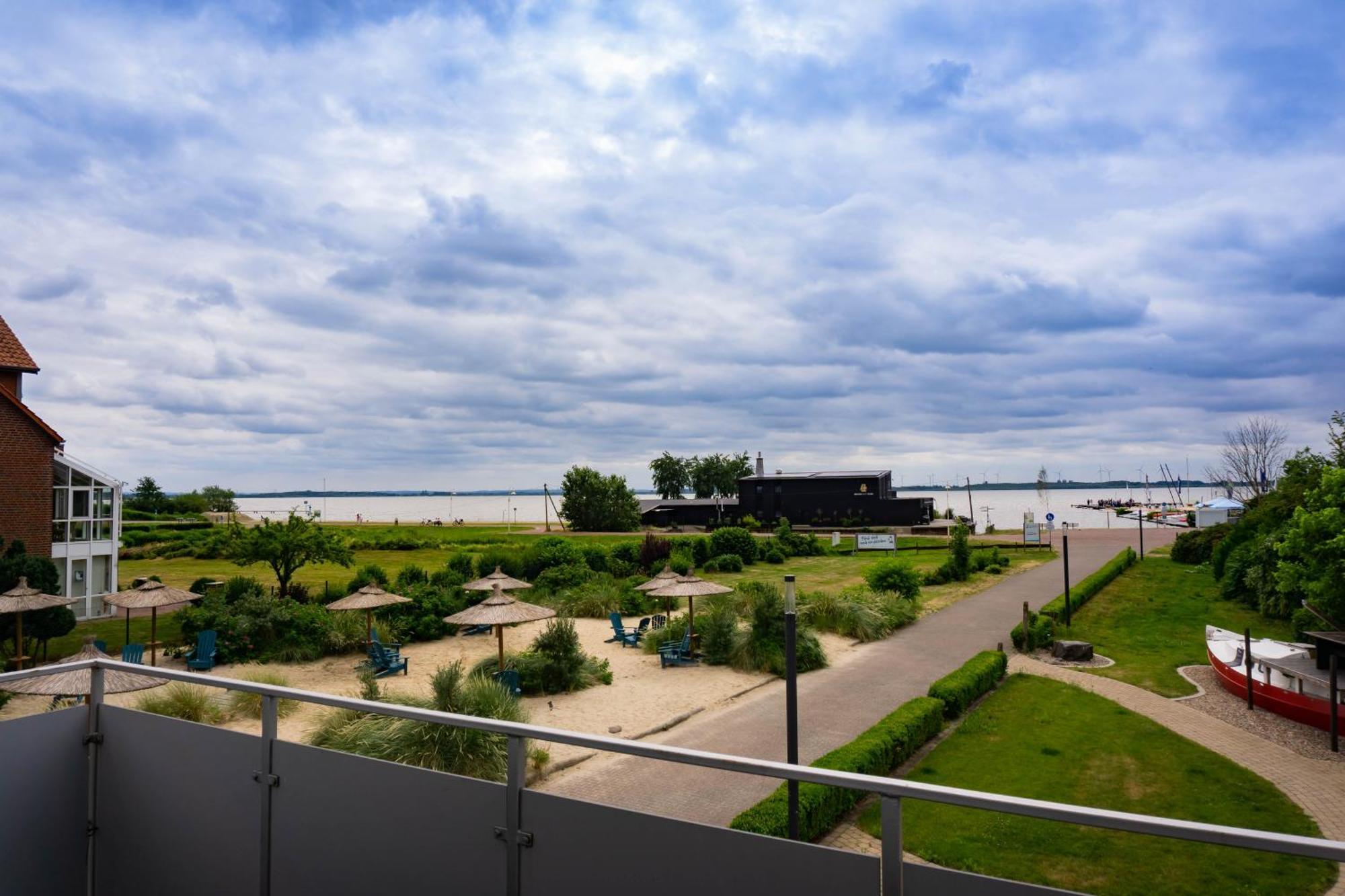 Appartamento Haus Strandglueck - Urlaub Mit Blick Auf Den Duemmer See Lembruch Esterno foto
